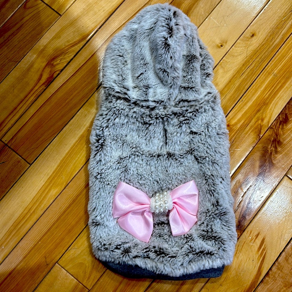 Soft and warm XS dog jacket . Pink bow 🎀 and pearls XS